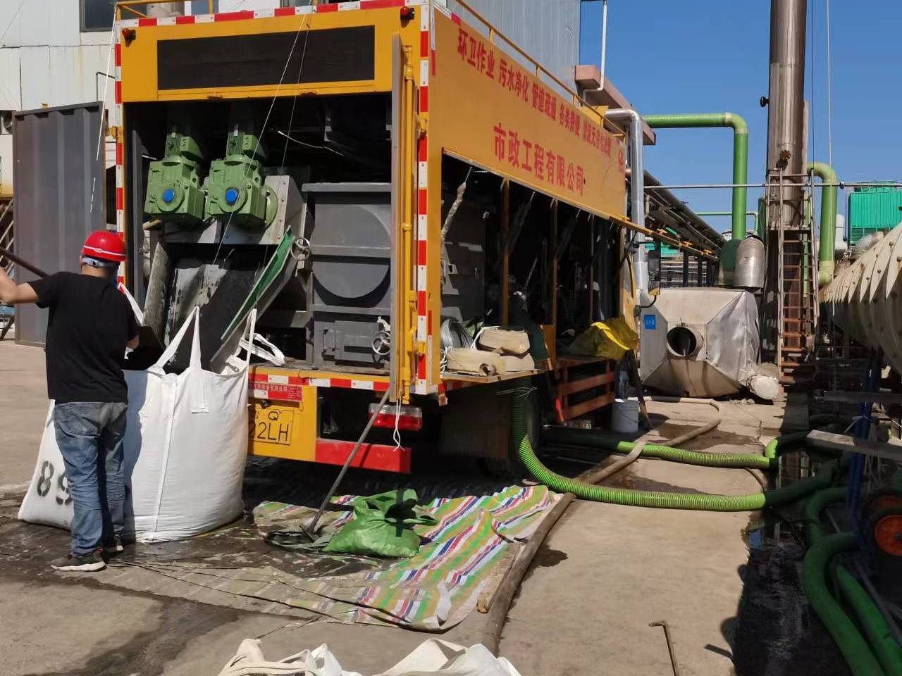 杏花岭淤泥压干处理